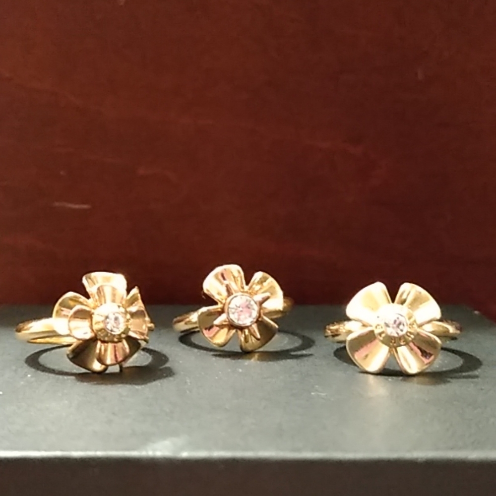 Henri Bendel Flower Rings